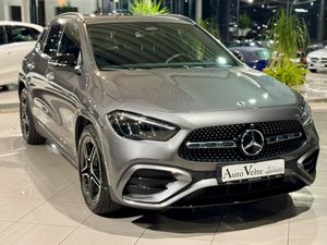 MERCEDES-BENZ-GLA 220-d 4Matic*AMG-PREMIUM*AHK*,Подержанный автомобиль