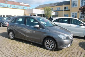 MERCEDES-BENZ-B 180-BE DCT+Wippen*Navi*Sitzhzg*1Hand,Begangnade