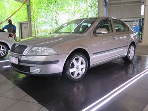 SKODA-Octavia-16 FSI Automatik Scheckheft/gepflegt,Használtautó