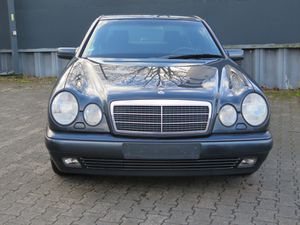 MERCEDES-BENZ-E 200-Limo, lückenlos Scheckheft,Inspektion Neu,Употребявани коли