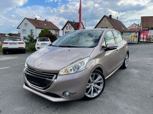 PEUGEOT-208-Allure/KLIMAAUT/SITZHEIZUNG/17"ALU/SPORTSITZ,Gebrauchtwagen