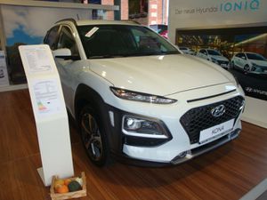 HYUNDAI-Kona-10T MT Premium,Подержанный автомобиль