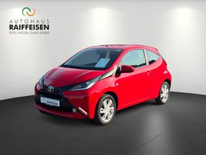 TOYOTA-Aygo-x-play touch,Подержанный автомобиль