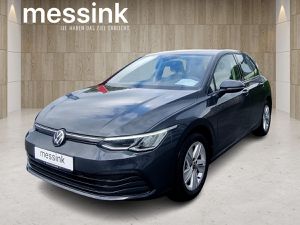 VW-Golf-,teşhirdeki otomobil