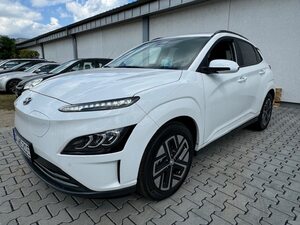 HYUNDAI-Kona-Trend Elektro Navi/Asisstenzpaket Glasdach,Подержанный автомобиль