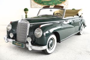 Mercedes-Benz-300-300 Cabriolet D,Олдтаймер (Раритетный автомобиль)