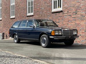 Mercedes-Benz-230-TE W123 *** Schiebedach, sehr guter Zustand,Oldtimer