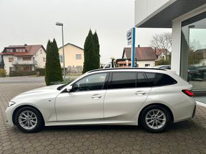 BMW 320 i Touring M-Sport MEMORY HEAD-UP