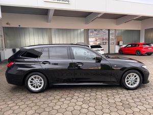 BMW 320 i Touring M-Sport ABSTANDST. MEMORY HEAD-UP