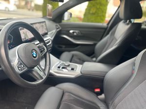 BMW 320 i Touring M-Sport ABSTANDST. MEMORY HEAD-UP