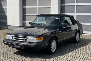 SAAB 900