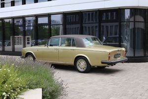 ROLLS-ROYCE Silver Shadow