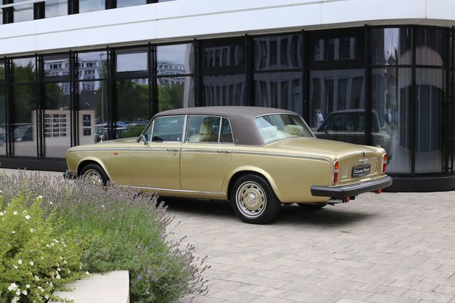 ROLLS-ROYCE Silver Shadow