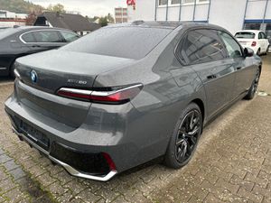 BMW i7 xDrive60 MSport Kino TV Sky Loung 174.000,