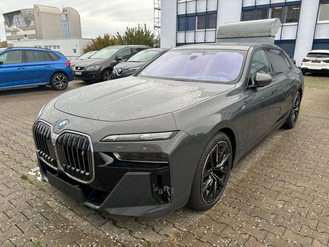 BMW i7 xDrive60 MSport Kino TV Sky Loung 174.000,