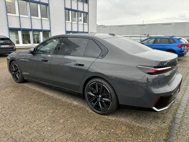 BMW i7 xDrive60 MSport Kino TV Sky Loung 174.000,