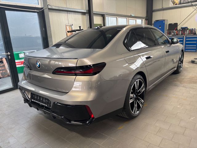 BMW i7 xDriveM70 PanSky KinoTV  Lounge 222000