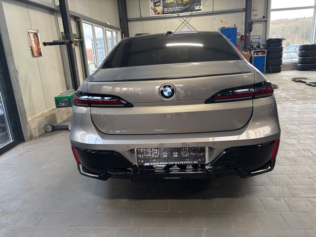 BMW i7 xDriveM70 PanSky KinoTV  Lounge 222000