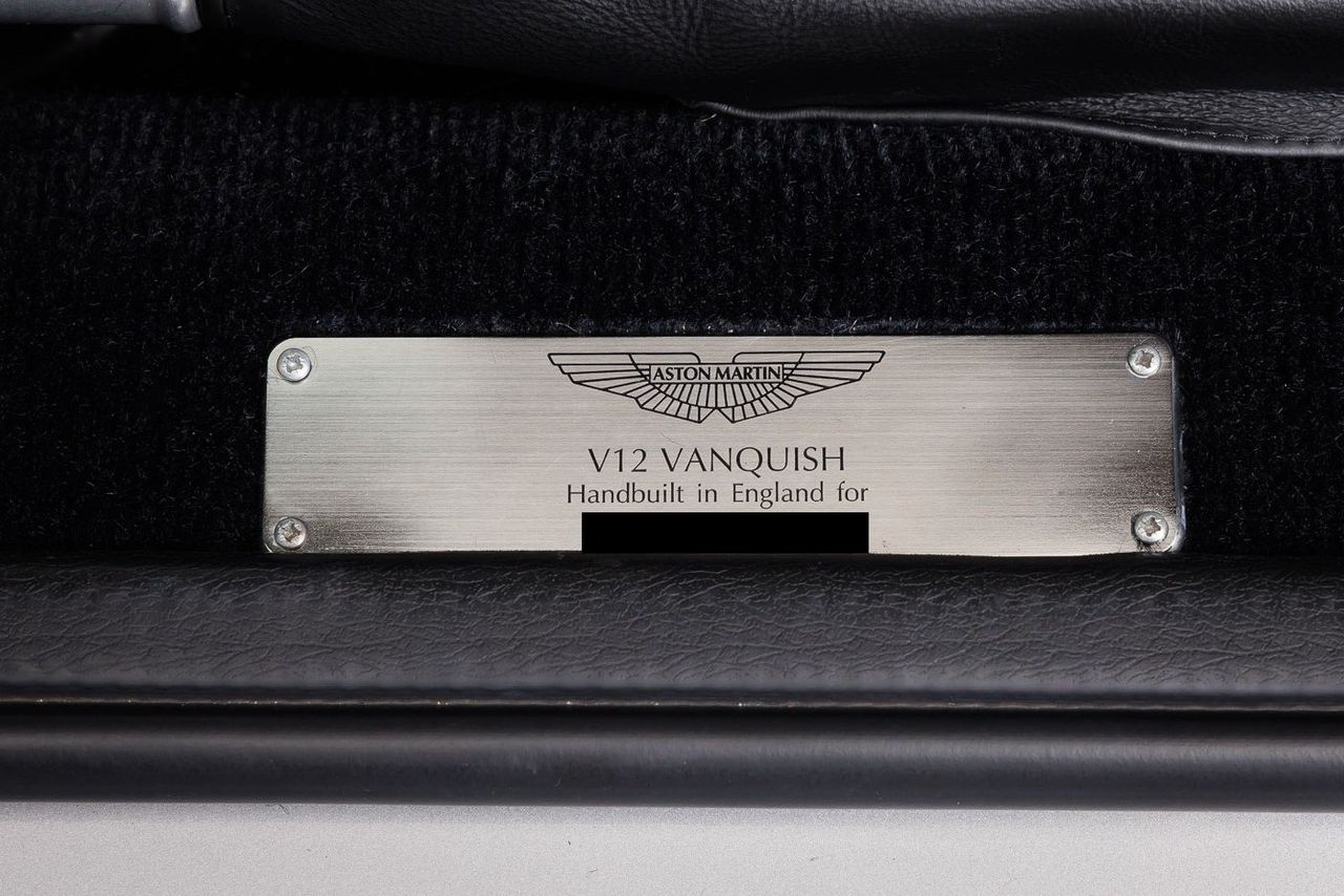 ASTON MARTIN Vanquish V12