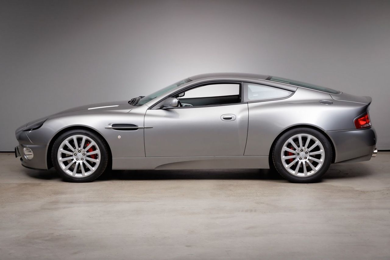 ASTON MARTIN Vanquish V12