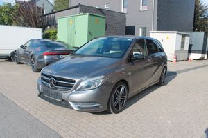 MERCEDES-BENZ B 180 BE*Xenon*AHK*PDC*Sitzhzg*Navi*18&quot;Allwetter