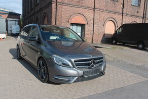 MERCEDES-BENZ B 180 BE*Xenon*AHK*PDC*Sitzhzg*Navi*18&quot;Allwetter