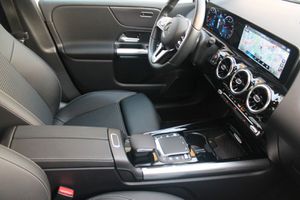 MERCEDES-BENZ B 180 DCT+Wippen*LED*MBUX*360°DAB*Navi*Allwetter