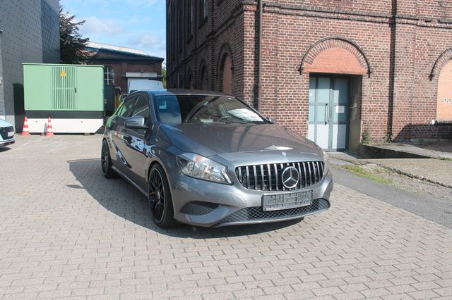 MERCEDES-BENZ A 180 Style*19&quot;LM+tiefer+Heckspoiler*Navi*