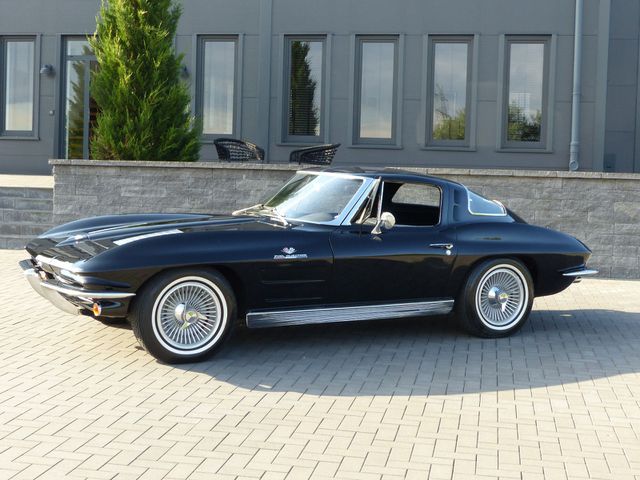 CORVETTE C2 Sting Ray Split Window Fuel Injection