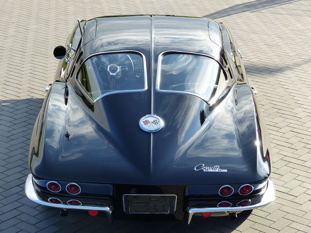 CORVETTE C2 Sting Ray Split Window Fuel Injection