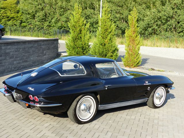 CORVETTE C2 Sting Ray Split Window Fuel Injection