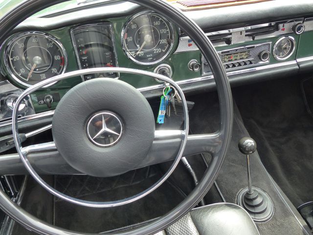 MERCEDES-BENZ 280 SL Pagode