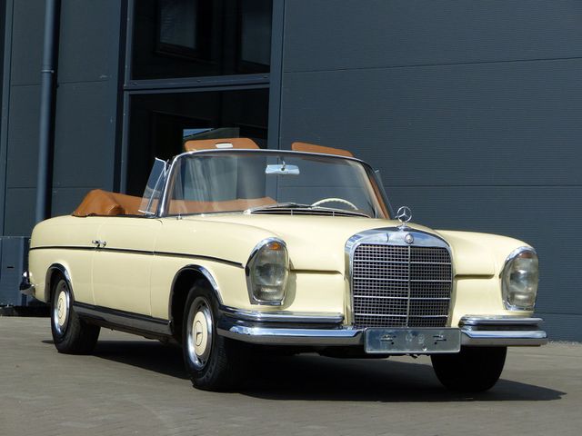 MERCEDES-BENZ 250 SE W 111 Cabriolet