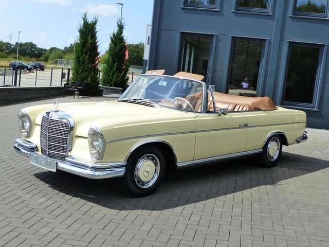 MERCEDES-BENZ 250 SE W 111 Cabriolet