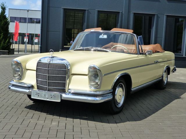 MERCEDES-BENZ 250 SE W 111 Cabriolet