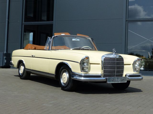 MERCEDES-BENZ 250 SE W 111 Cabriolet