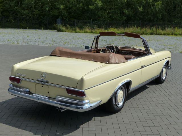 MERCEDES-BENZ 250 SE W 111 Cabriolet