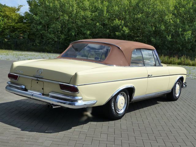 MERCEDES-BENZ 250 SE W 111 Cabriolet