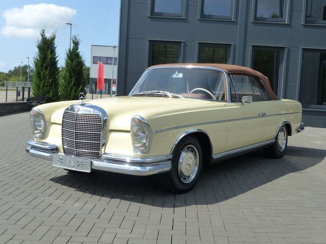 MERCEDES-BENZ 250 SE W 111 Cabriolet