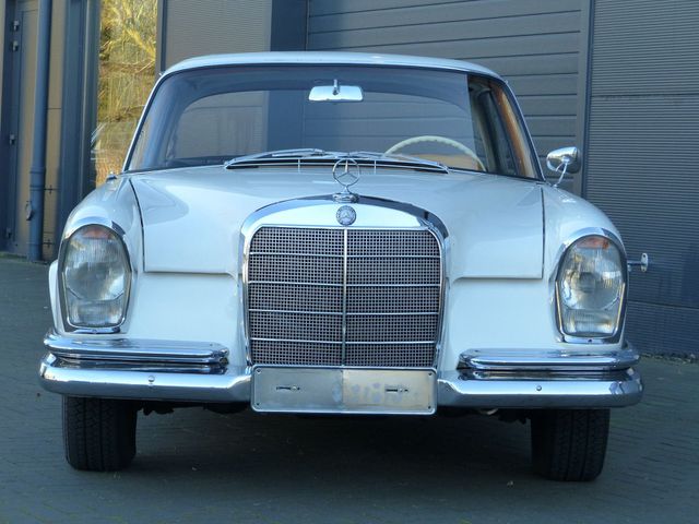 MERCEDES-BENZ 220 SE Coupe W 111