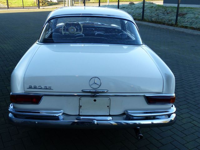 MERCEDES-BENZ 220 SE Coupe W 111