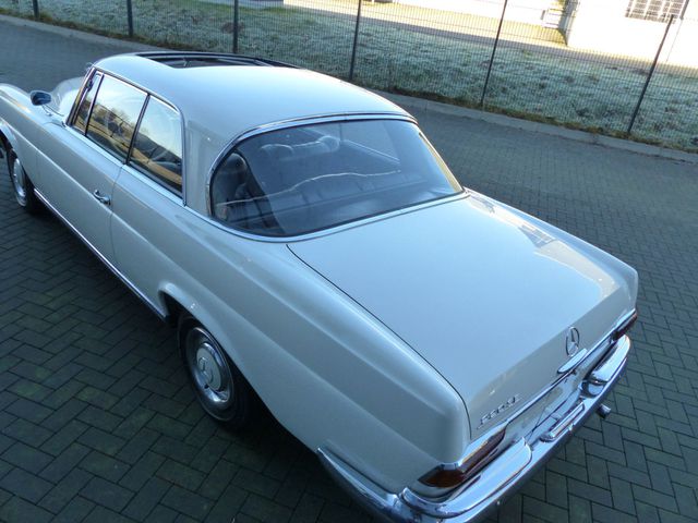 MERCEDES-BENZ 220 SE Coupe W 111