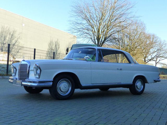 MERCEDES-BENZ 220 SE Coupe W 111