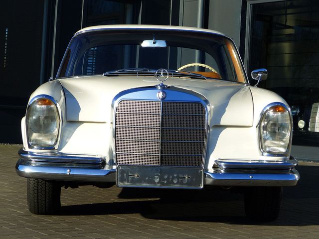 MERCEDES-BENZ 220 SE Coupe W 111