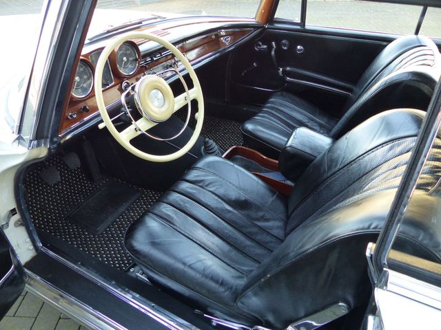 MERCEDES-BENZ 220 SE Coupe W 111