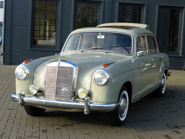 MERCEDES-BENZ 220 S Ponton *Faltdach*