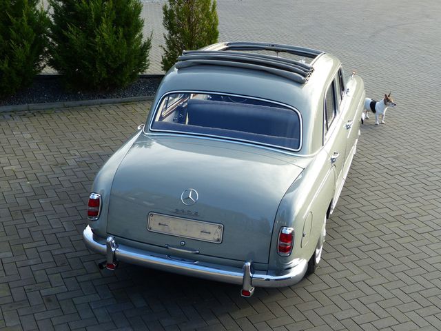 MERCEDES-BENZ 220 S Ponton *Faltdach*