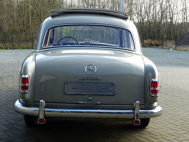 MERCEDES-BENZ 220 S Ponton *Faltdach*