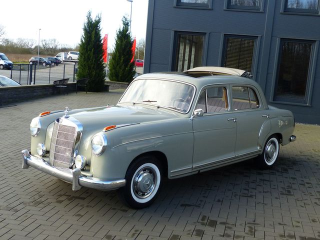 MERCEDES-BENZ 220 S Ponton *Faltdach*