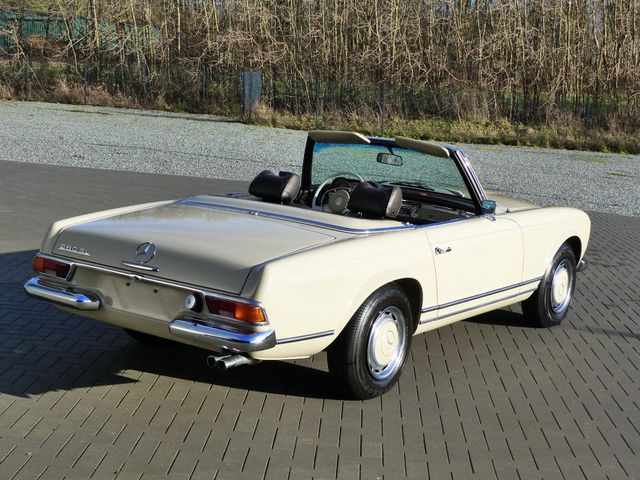 MERCEDES-BENZ 280 SL Pagode